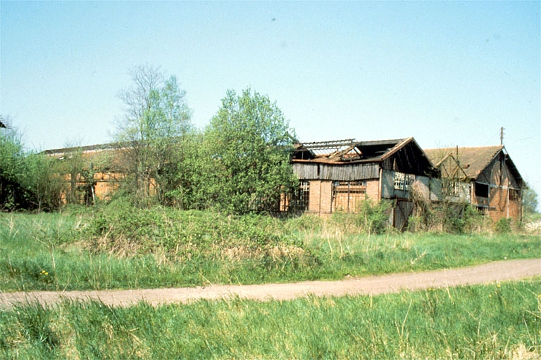 Forge Neuve. Atelier de construction (O) vu de trois quarts gauche. © Laurent Poupard / Région Bourgogne-Franche-Comté, Inventaire du patrimoine - 1988 Forge Neuve. Atelier de construction (O) vu de trois quarts gauche. © Laurent Poupard / Région Bourgogne-Franche-Comté, Inventaire du patrimoine - 1988