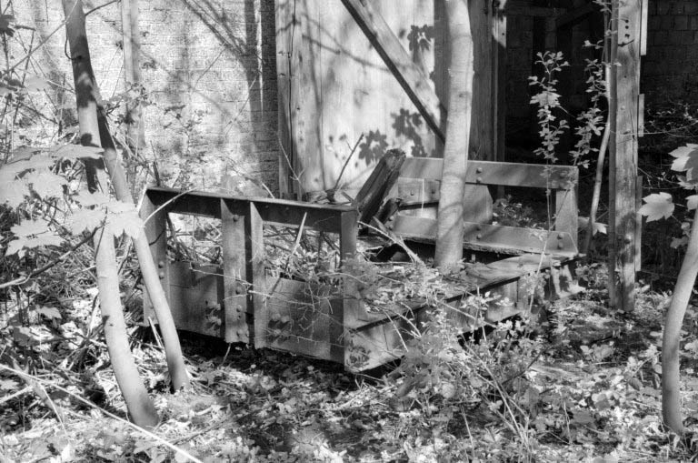 Forge Neuve. Chariot de transport sur voie étroite. © Laurent Poupard / Région Bourgogne-Franche-Comté, Inventaire du patrimoine - 1988 Forge Neuve. Chariot de transport sur voie étroite. © Laurent Poupard / Région Bourgogne-Franche-Comté, Inventaire du patrimoine - 1988
