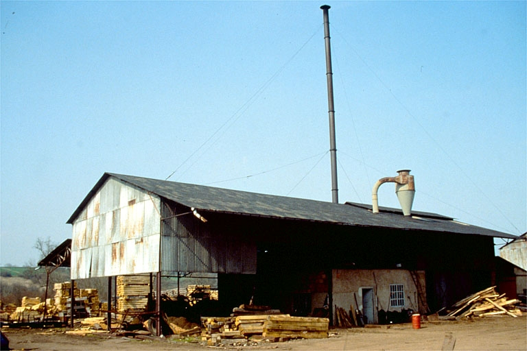 Atelier de créosotage (C) vu de trois quarts gauche. © Laurent Poupard / Région Bourgogne-Franche-Comté, Inventaire du patrimoine - 1988