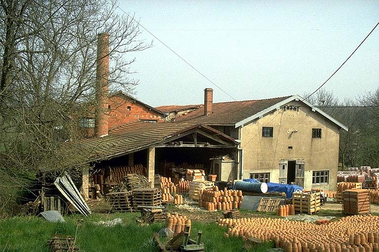 Vue d'ensemble depuis le nord-ouest. © Laurent Poupard / Région Bourgogne-Franche-Comté, Inventaire du patrimoine - 1988