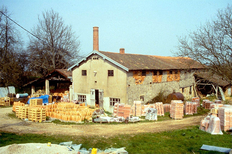 Façades antérieure et latérale droite. © Laurent Poupard / Région Bourgogne-Franche-Comté, Inventaire du patrimoine - 1988