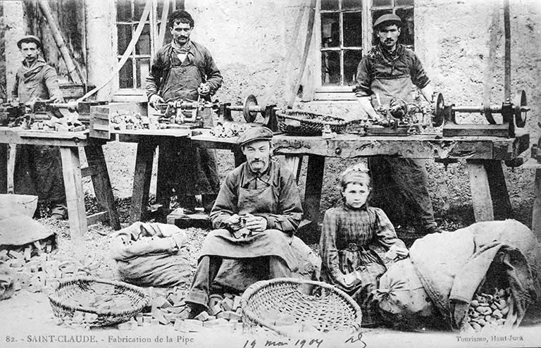 Saint-Claude. - Fabrication de la Pipe. © Yves Sancey / Région Bourgogne-Franche-Comté, Inventaire du patrimoine - 1988