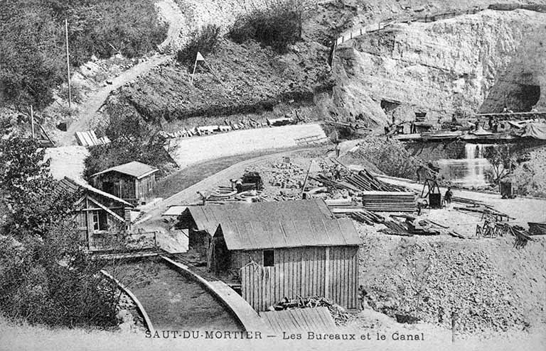 Saut-du-Mortier - Les Bureaux et le Canal. © Yves  Sancey (reproduction) / Région Bourgogne-Franche-Comté, Inventaire du patrimoine - 1988 Saut-du-Mortier - Les Bureaux et le Canal. © Yves  Sancey (reproduction) / Région Bourgogne-Franche-Comté, Inventaire du patrimoine - 1988