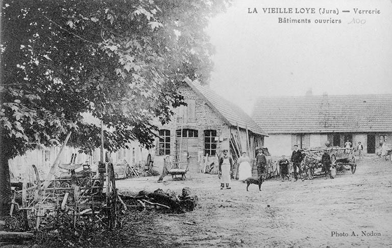 La Vieille-Loye (Jura) - Verrerie. Bâtiments ouvriers. © Yves  Sancey (reproduction) / Région Bourgogne-Franche-Comté, Inventaire du patrimoine - 1988 La Vieille-Loye (Jura) - Verrerie. Bâtiments ouvriers. © Yves  Sancey (reproduction) / Région Bourgogne-Franche-Comté, Inventaire du patrimoine - 1988
