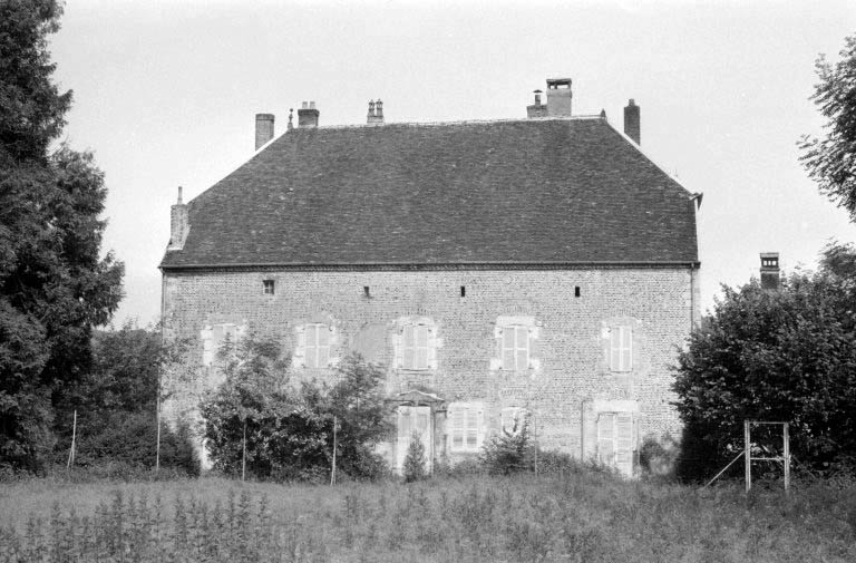 Façade postérieure de logement patronal. © Laurent Poupard / Région Bourgogne-Franche-Comté, Inventaire du patrimoine - 1988 Façade postérieure de logement patronal. © Laurent Poupard / Région Bourgogne-Franche-Comté, Inventaire du patrimoine - 1988