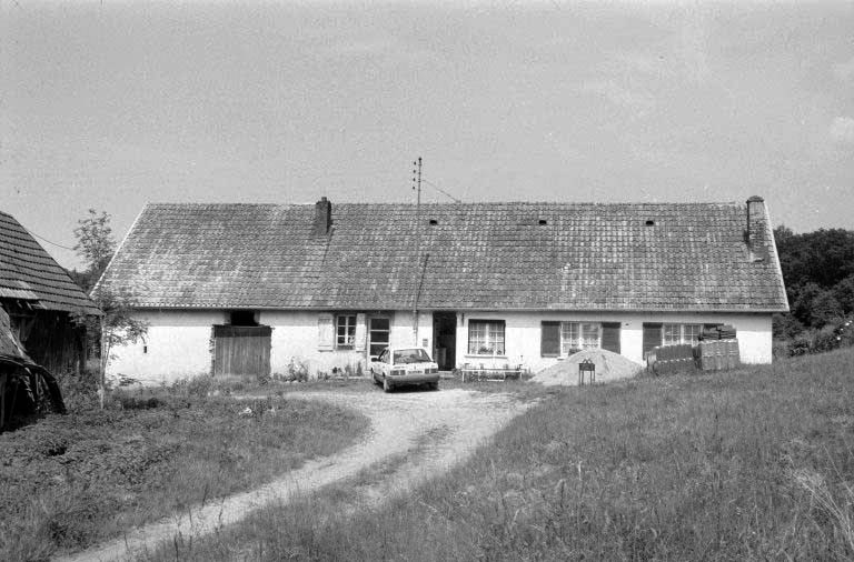 Logement d'ouvriers (E). © Laurent Poupard / Région Bourgogne-Franche-Comté, Inventaire du patrimoine - 1988 Logement d'ouvriers (E). © Laurent Poupard / Région Bourgogne-Franche-Comté, Inventaire du patrimoine - 1988