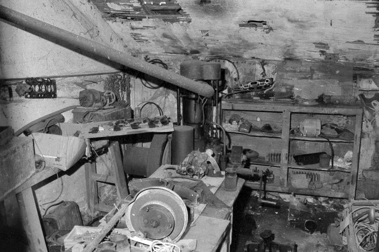 Atelier de fabrication et pièce de séchage : moteur Bernard. © Laurent Poupard / Région Bourgogne-Franche-Comté, Inventaire du patrimoine - 1988