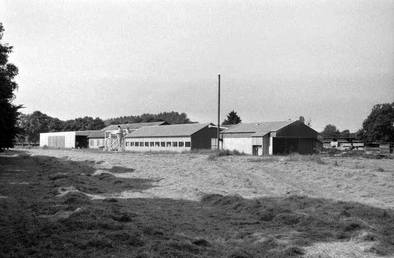 Vue d'ensemble, depuis le nord-est. © Laurent Poupard / Région Bourgogne-Franche-Comté, Inventaire du patrimoine - 1988