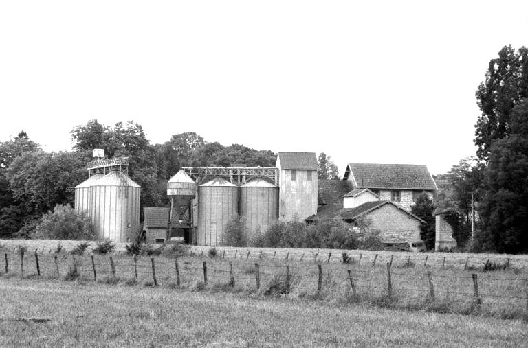 Vue d'ensemble, depuis le nord-ouest. © Laurent Poupard / Région Bourgogne-Franche-Comté, Inventaire du patrimoine - 1988
