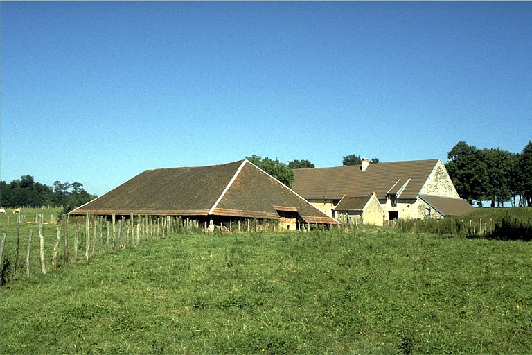 Vue d'ensemble, depuis l'ouest. © Laurent Poupard / Région Bourgogne-Franche-Comté, Inventaire du patrimoine - 1988