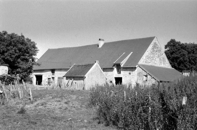 Fournil, grange, logement patronal et étable. © Laurent Poupard / Région Bourgogne-Franche-Comté, Inventaire du patrimoine - 1988