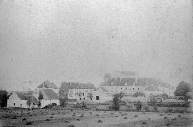 Vue d'ensemble de l'abbaye depuis l'ouest. © Laurent  Poupard (reproduction) / Région Bourgogne-Franche-Comté, Inventaire du patrimoine - 1988