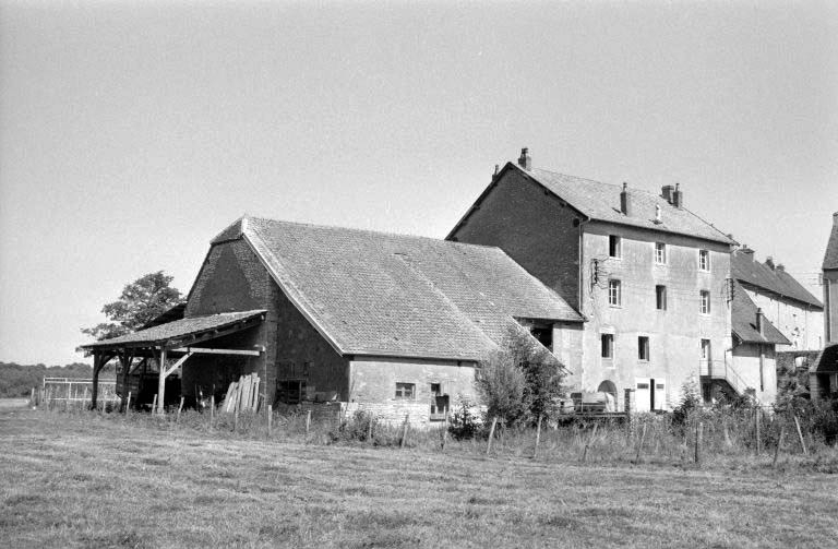 Façade antérieure, de trois quarts gauche. © Laurent Poupard / Région Bourgogne-Franche-Comté, Inventaire du patrimoine - 1988