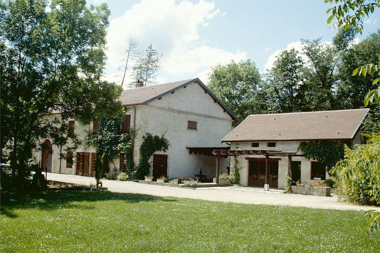 Logement patronal, bâtiment d'eau et ancienne scierie. © Laurent Poupard / Région Bourgogne-Franche-Comté, Inventaire du patrimoine - 1988
