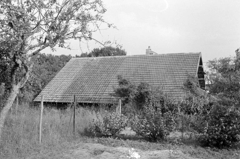 Halle de séchage (C), depuis le nord. © Laurent Poupard / Région Bourgogne-Franche-Comté, Inventaire du patrimoine - 1988 Halle de séchage (C), depuis le nord. © Laurent Poupard / Région Bourgogne-Franche-Comté, Inventaire du patrimoine - 1988