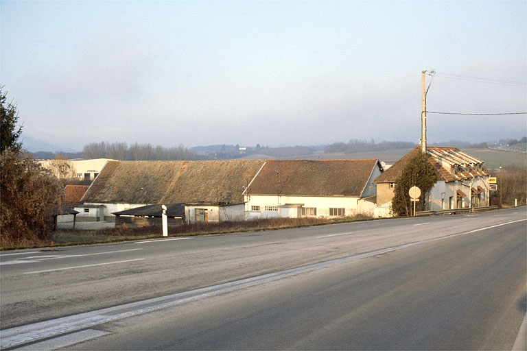 Vue d'ensemble, depuis le sud. © Laurent Poupard / Région Bourgogne-Franche-Comté, Inventaire du patrimoine - 1988