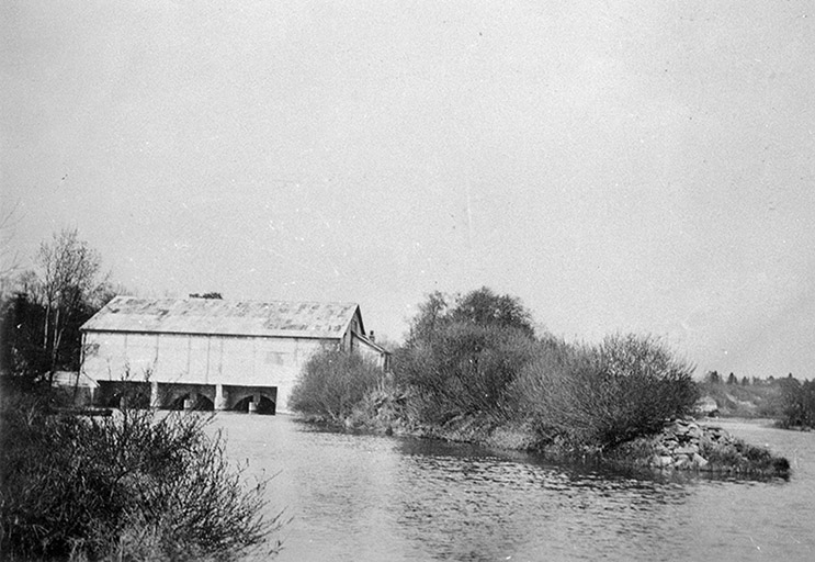 Station. Canal de fuite. © Yves  Sancey (reproduction) / Région Bourgogne-Franche-Comté, Inventaire du patrimoine - 1988
