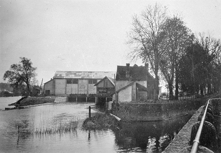 Station et moulin. Côté canal d'amenée. © Yves  Sancey (reproduction) / Région Bourgogne-Franche-Comté, Inventaire du patrimoine - 1988