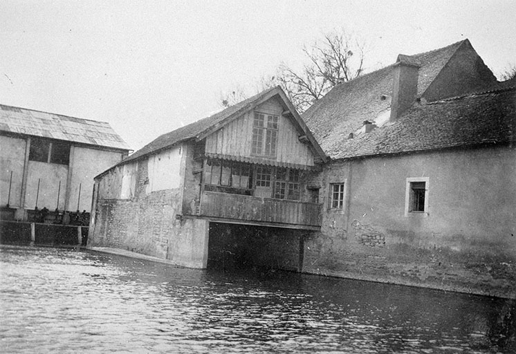 Moulin. Côté canal d'amenée. © Yves  Sancey (reproduction) / Région Bourgogne-Franche-Comté, Inventaire du patrimoine - 1988