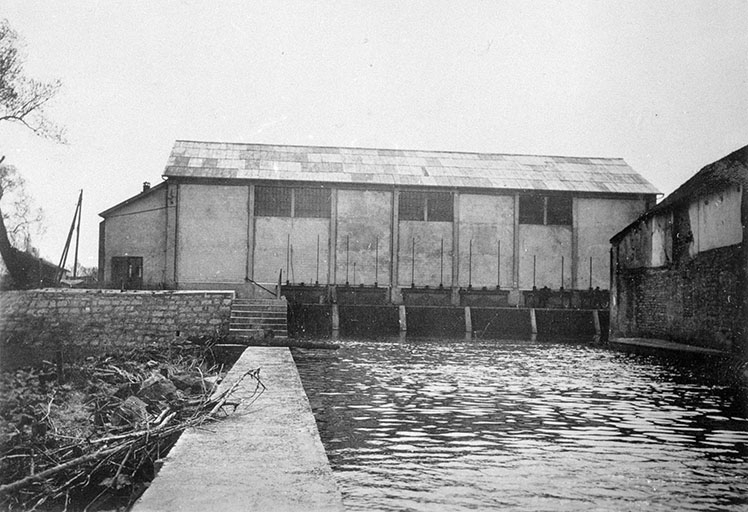 Station. Côté canal d'amenée. © Yves  Sancey (reproduction) / Région Bourgogne-Franche-Comté, Inventaire du patrimoine - 1988