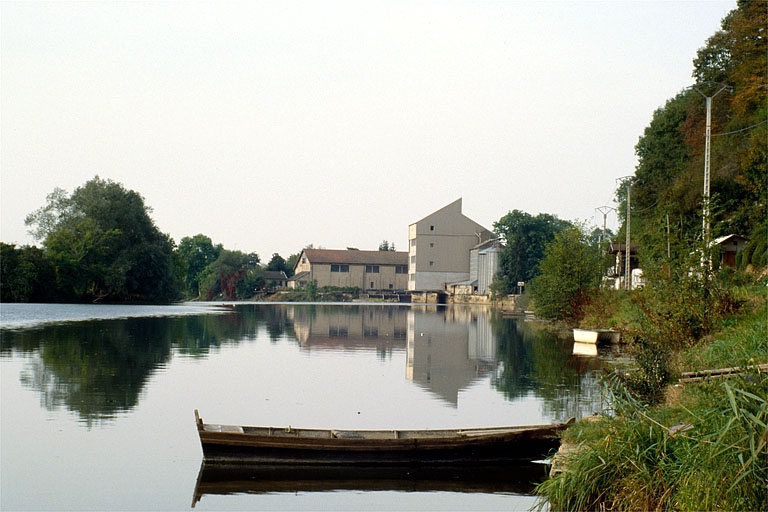 Vue d'ensemble, depuis le nord-est. © Laurent Poupard / Région Bourgogne-Franche-Comté, Inventaire du patrimoine - 1988