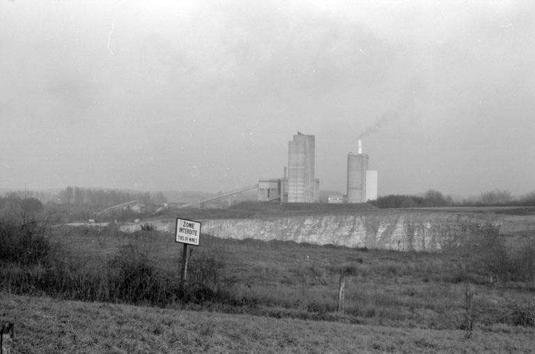 Vue d'ensemble, depuis l'ouest. © Laurent Poupard / Région Bourgogne-Franche-Comté, Inventaire du patrimoine - 1988