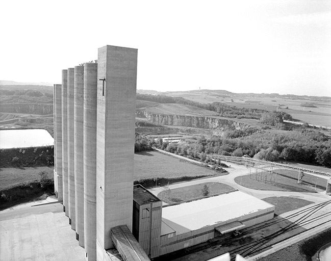 Silos et atelier de conditionnement, depuis le haut des silos de (F). © Yves Sancey / Région Bourgogne-Franche-Comté, Inventaire du patrimoine - 1988