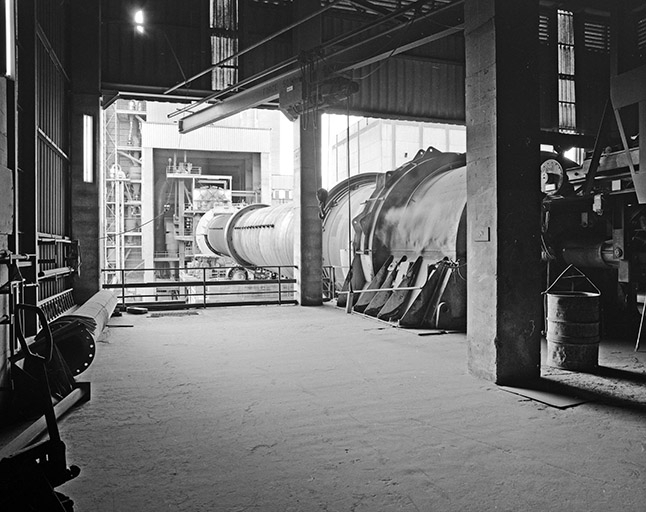 Four rotatif Polysius, depuis l'intérieur d'un atelier. © Yves Sancey / Région Bourgogne-Franche-Comté, Inventaire du patrimoine - 1988