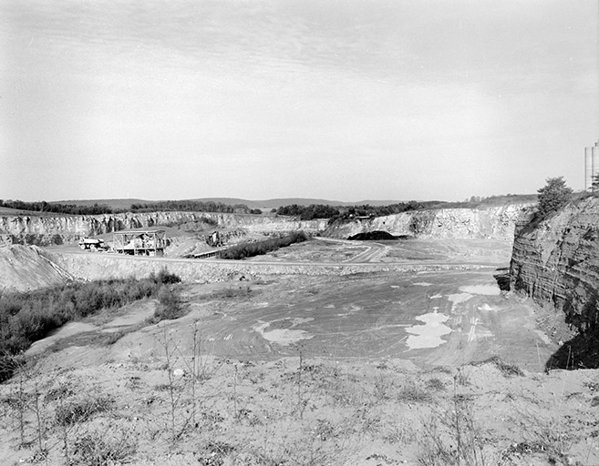 Vue d'ensemble de la carrière, depuis l'ouest. © Yves Sancey / Région Bourgogne-Franche-Comté, Inventaire du patrimoine - 1988