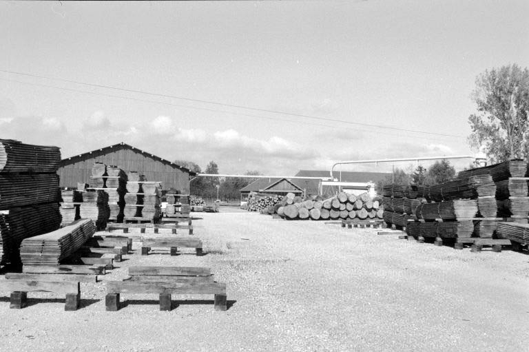 Vue d'ensemble de la scierie, depuis le sud-est. © Laurent Poupard / Région Bourgogne-Franche-Comté, Inventaire du patrimoine - 1988