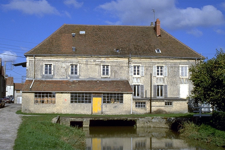 Façade postérieure de la minoterie. © Laurent Poupard / Région Bourgogne-Franche-Comté, Inventaire du patrimoine - 1988