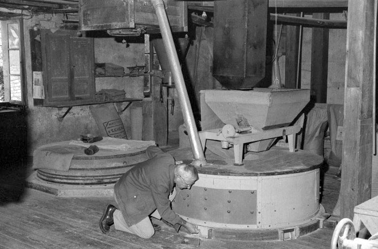 Meules. © Laurent Poupard / Région Bourgogne-Franche-Comté, Inventaire du patrimoine - 1988