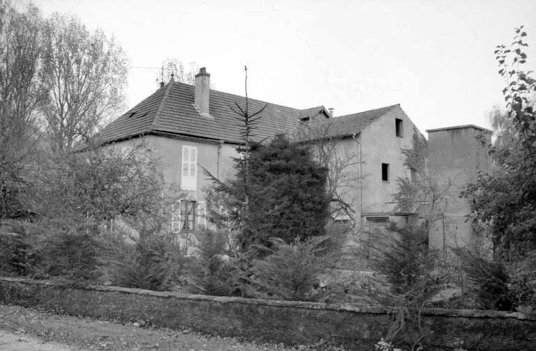 Atelier de fabrication et logement patronal, depuis l'ouest. © Laurent Poupard / Région Bourgogne-Franche-Comté, Inventaire du patrimoine - 1988