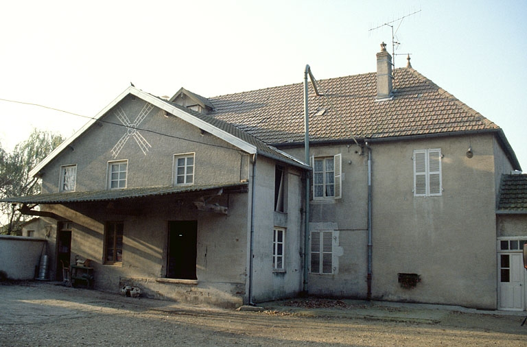 Atelier de fabrication et logement patronal, depuis le nord. © Laurent Poupard / Région Bourgogne-Franche-Comté, Inventaire du patrimoine - 1988