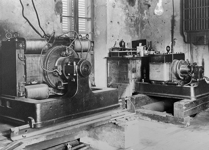 Dynamos de 35 Kw et 15 Kw datant de 1891. © Yves  Sancey (reproduction) / Région Bourgogne-Franche-Comté, Inventaire du patrimoine - 1988