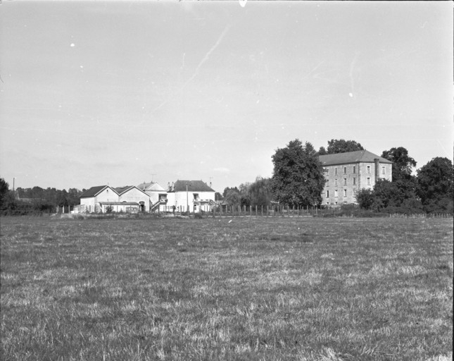 L'usine à gaz située quai Mavia : vue éloignée. © Yves Sancey / Région Bourgogne-Franche-Comté, Inventaire du patrimoine, 1988 - 1988 L'usine à gaz située quai Mavia : vue éloignée. © Yves Sancey / Région Bourgogne-Franche-Comté, Inventaire du patrimoine, 1988 - 1988