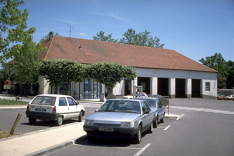 Façade antérieure. © Laurent Poupard / Région Bourgogne-Franche-Comté, Inventaire du patrimoine - 1989