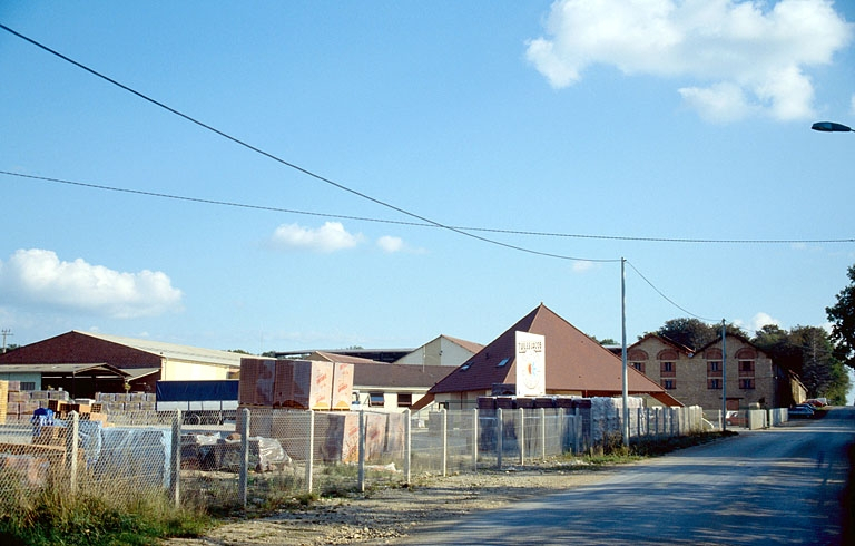 Vue d'ensemble depuis l'ouest. © Laurent Poupard / Région Bourgogne-Franche-Comté, Inventaire du patrimoine - 1989