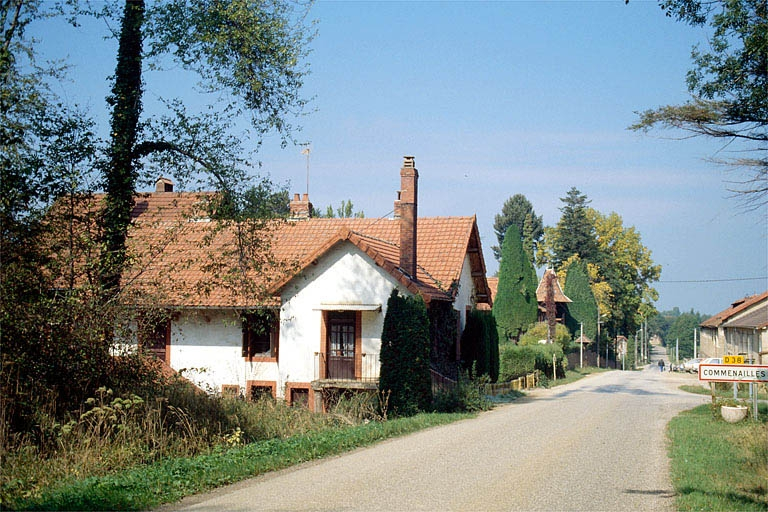 Vue d'ensemble depuis le sud. © Laurent Poupard / Région Bourgogne-Franche-Comté, Inventaire du patrimoine - 1989