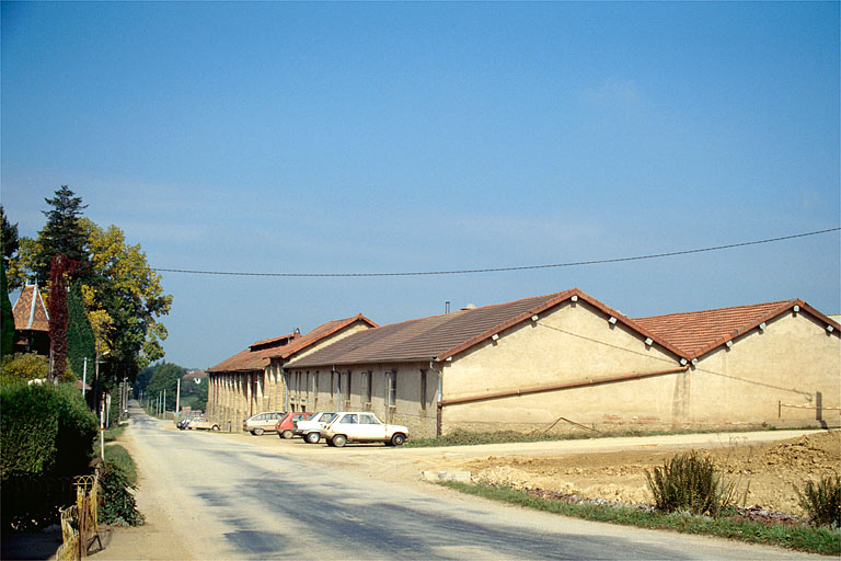 Ateliers de fabrication (A et B), vus du sud. © Laurent Poupard / Région Bourgogne-Franche-Comté, Inventaire du patrimoine - 1989