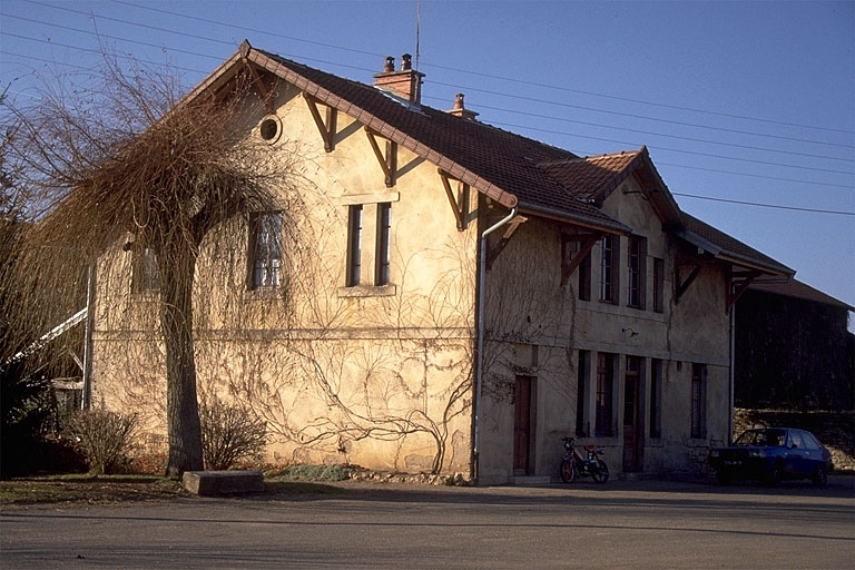 Fromagerie, vue de trois quarts gauche. © Laurent Poupard / Région Bourgogne-Franche-Comté, Inventaire du patrimoine - 1989
