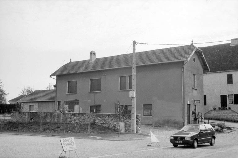 Vue d'ensemble, depuis l'ouest. © Laurent Poupard / Région Bourgogne-Franche-Comté, Inventaire du patrimoine - 1989
