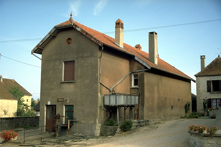 Fromagerie (A), vue de trois quarts droit. © Laurent Poupard / Région Bourgogne-Franche-Comté, Inventaire du patrimoine - 1989