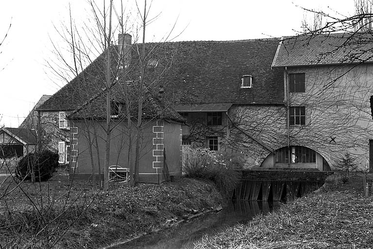 Bureau et minoterie, depuis le nord-est. © Laurent Poupard / Région Bourgogne-Franche-Comté, Inventaire du patrimoine - 1989