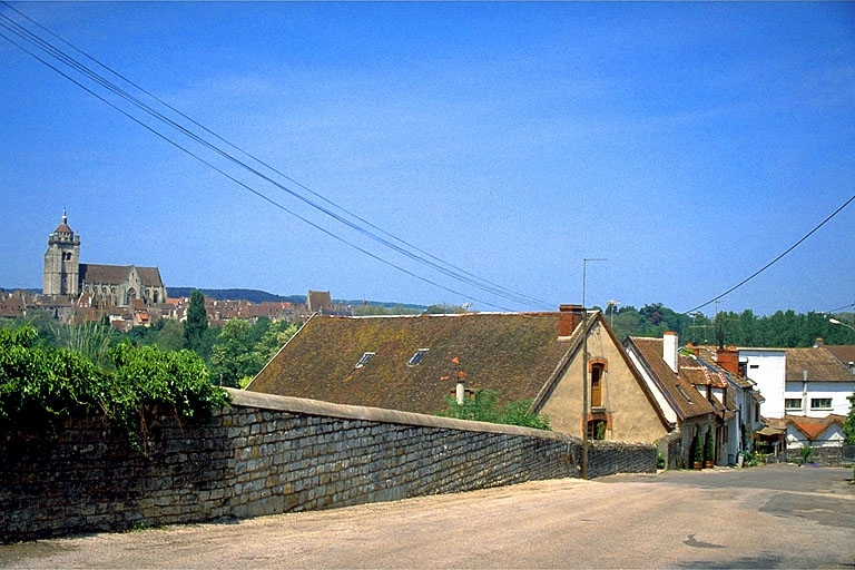Vue d'ensemble depuis le sud. © Laurent Poupard / Région Bourgogne-Franche-Comté, Inventaire du patrimoine - 1989
