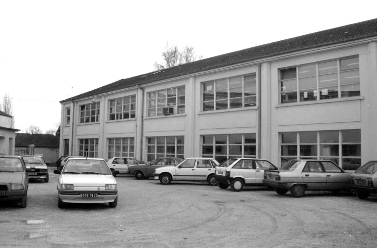 Bureau, bureau d'études et laboratoire. © Laurent Poupard / Région Bourgogne-Franche-Comté, Inventaire du patrimoine - 1989