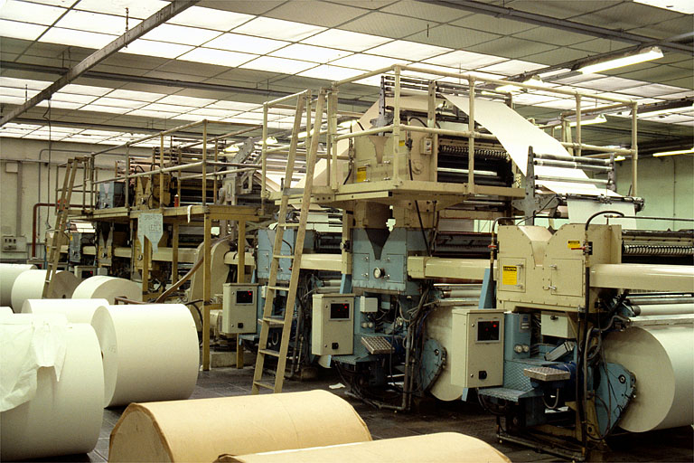 Atelier de fabrication : presse rotative Rockwell. © Laurent Poupard / Région Bourgogne-Franche-Comté, Inventaire du patrimoine - 1989