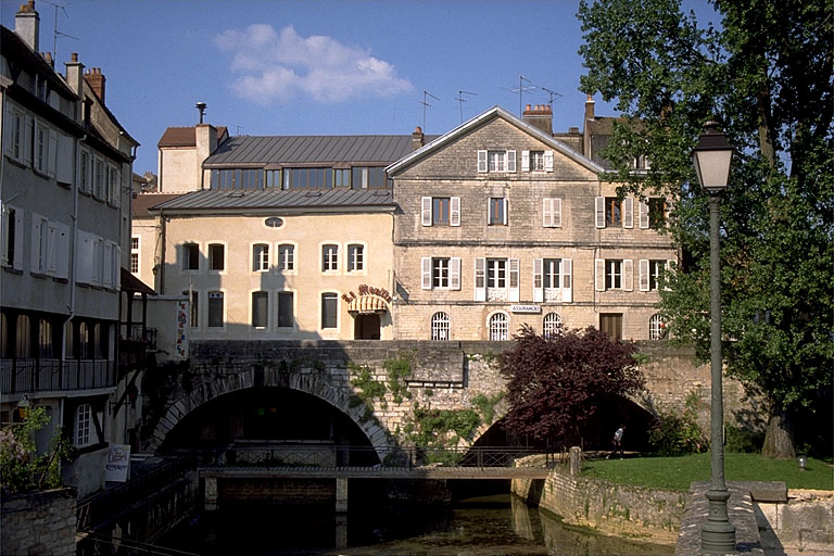 Façade antérieure. © Laurent Poupard / Région Bourgogne-Franche-Comté, Inventaire du patrimoine - 1989