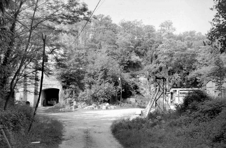 Vue d'ensemble depuis l'est. © Laurent Poupard / Région Bourgogne-Franche-Comté, Inventaire du patrimoine - 1989
