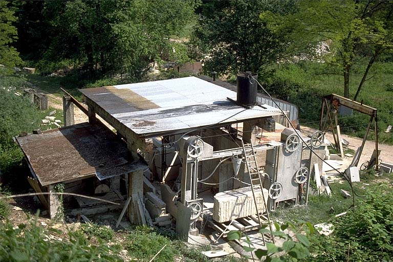Au premier plan, la scie Perrot Aubertin. © Laurent Poupard / Région Bourgogne-Franche-Comté, Inventaire du patrimoine - 1989